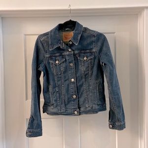 Levi denim jacket size M- excellent condition